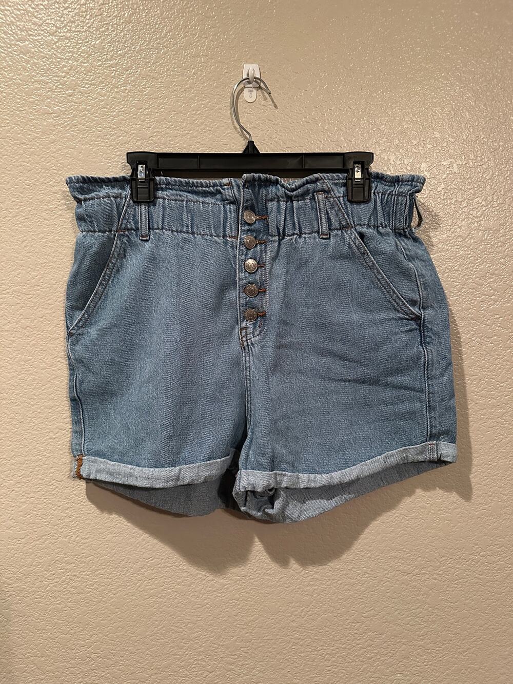 Song Light Denim Paperbag cuffed button fly shorts L